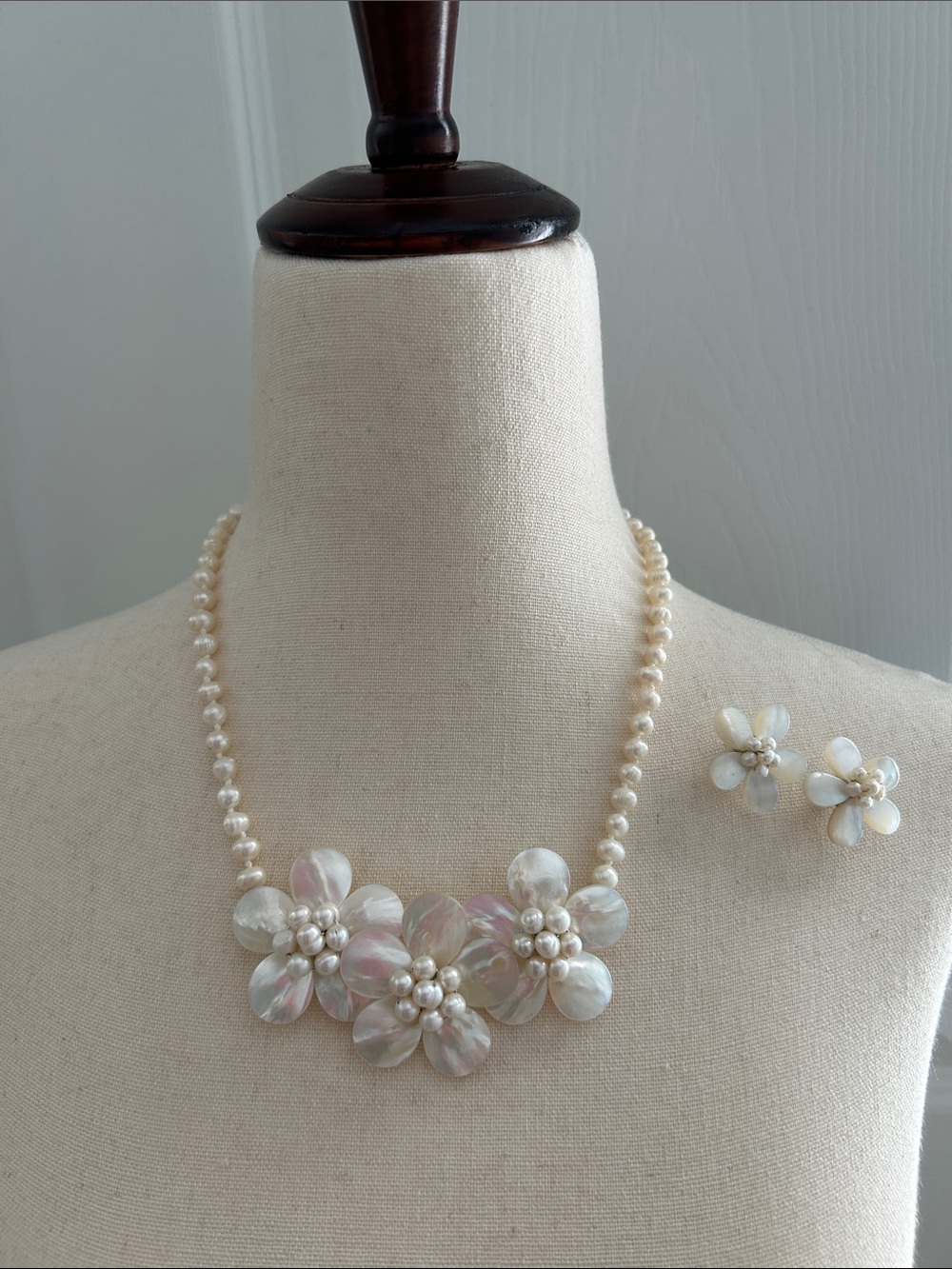Elegant Pearl Flower Necklace and earrings - White